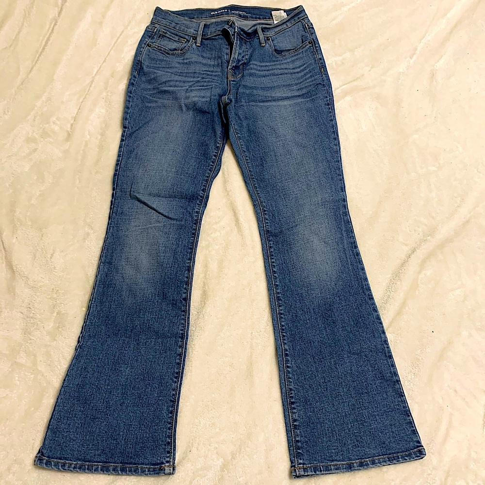 Old Navy Original Mid-Rise Bootcut Jeans 2 Short
